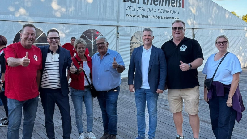 Martin Stellwag (Zweiter von rechts) freute sich über den guten Besuch beim Jubiläumsfest. (Foto: privat)