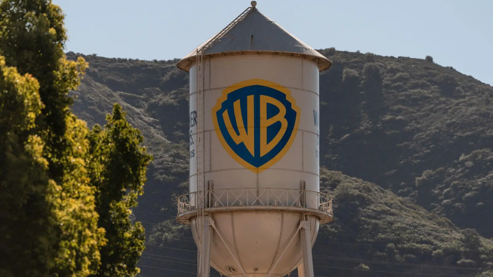 Warner Bros. ist ein Hollywood-Urgestein. (Archivbild) (Foto: Jae C. Hong/AP/dpa)