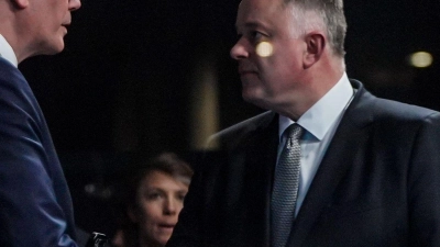 Schnieder und Schweitzer sollen die Verhandlungen über ein Regierungsbündnis führen.  (Foto: Andreas Arnold/dpa)