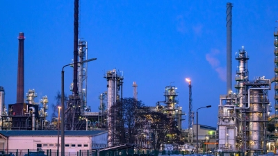 Die PCK-Raffinerie in Schwedt/Oder befürchtet negative Folgen für die Versorgung mit Sprit und Heizöl, falls US-Sanktionen in Kraft treten. (Archivbild) (Foto: Patrick Pleul/dpa)
