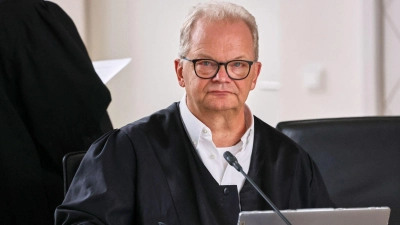 Verteidiger Thomas Löcker beantragte einen Freispruch. (Foto: Bernd Wüstneck/dpa)