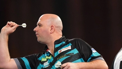 Der Engländer Rob Cross bei der Darts-WM. (Foto: Zac Goodwin/PA Wire/dpa)