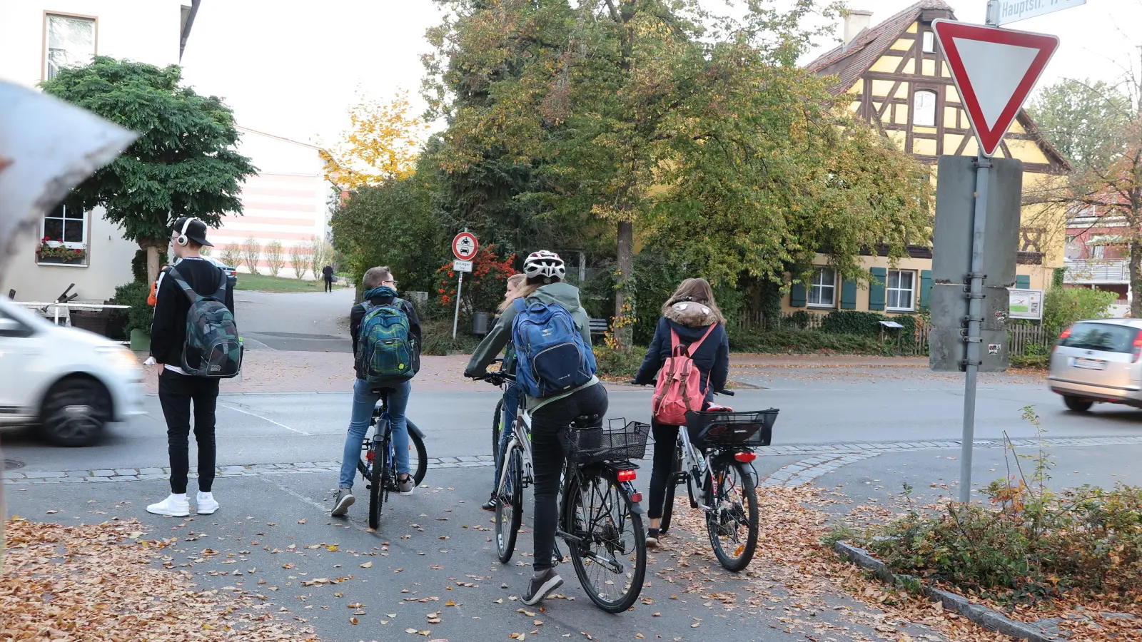 Beim Konzept für das Radwegenetz geht es ganz bewusst nicht um die Touristinnen und Touristen, sondern um die Alltagsradfahrerinnen und -radfahrer. Im Frühjahr soll das Papier fertig sein. Unser Bild entstand in Neuendettelsau. (Symbolbild: Eckard Dürr)