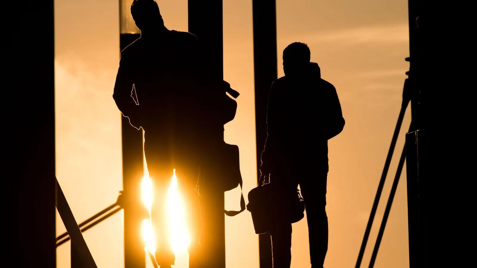 Junge Menschen haben inmitten der Wirtschaftsflaute neue Prioritäten in Sachen Beruf  (Foto: Julian Stratenschulte/dpa/dpa-tmn)