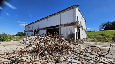 Der Abriss der alten Schlachthof-Gebäude an der Naglerstraße ist noch nicht vollendet. Auch die Zukunft der Industriebrache ist ungewiss. (Foto: Wolfgang Grebenhof)