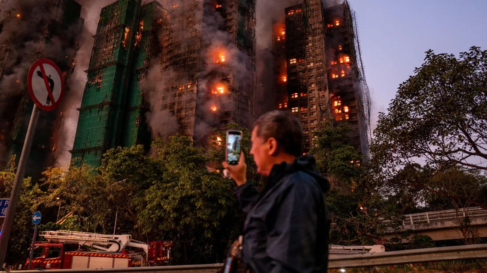 Mehr als 60 Menschen sind bei dem Brand ums Leben gekommen.  (Foto: Vernon Yuen/Nexpher via ZUMA Press Wire/dpa)