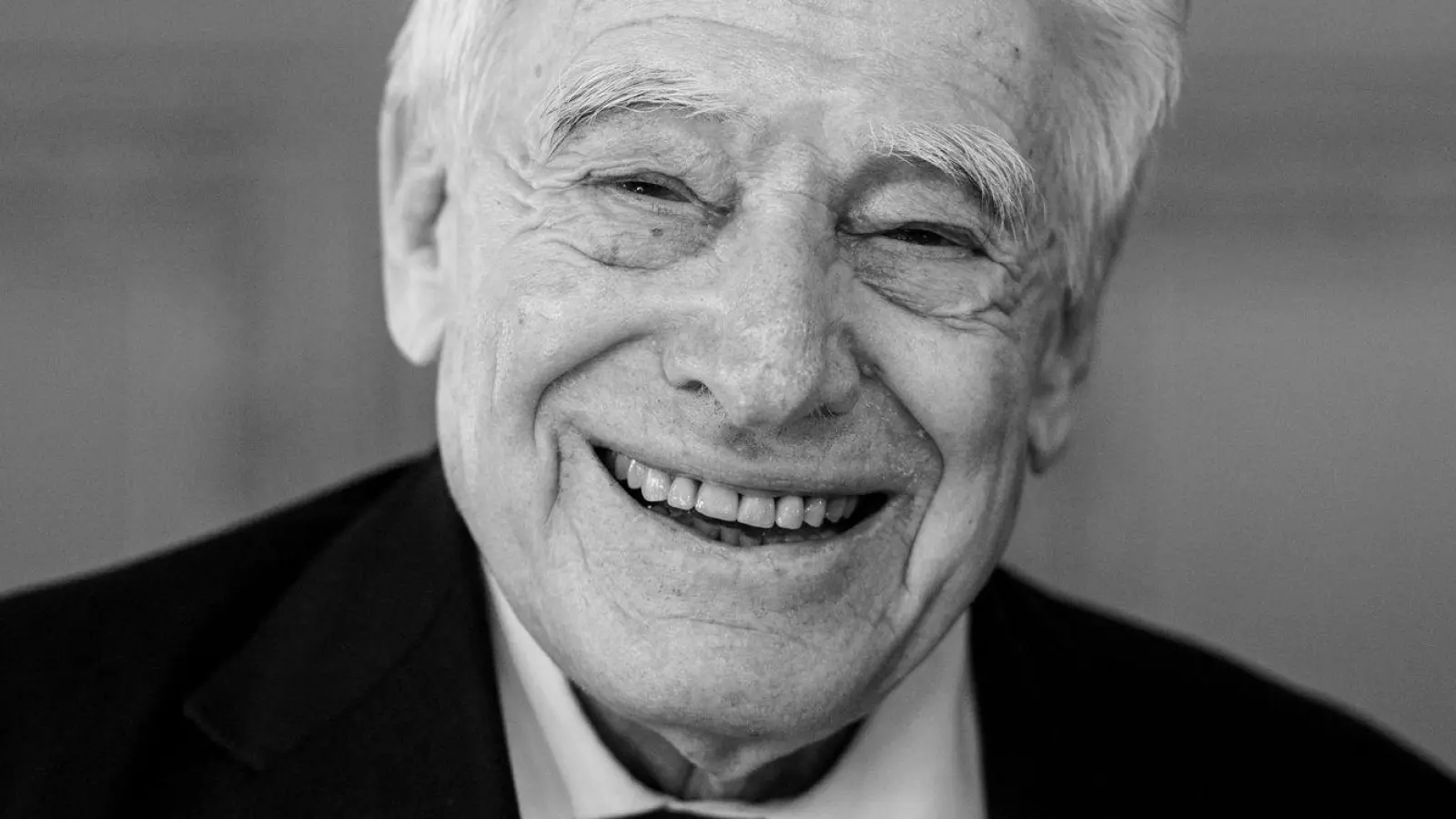  Schwarz-Schilling wendete sich nach dem Ministeramt neuen Themen zu. (Archivbild) (Foto: Andreas Arnold/dpa)