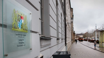 Die Staatsanwaltschaft Ansbach hat gegen vier Jugendliche im Alter zwischen 15 und 16 Jahren (zur Tatzeit) Anklage erhoben. (Symbolbild: Carsten Rehder/dpa)