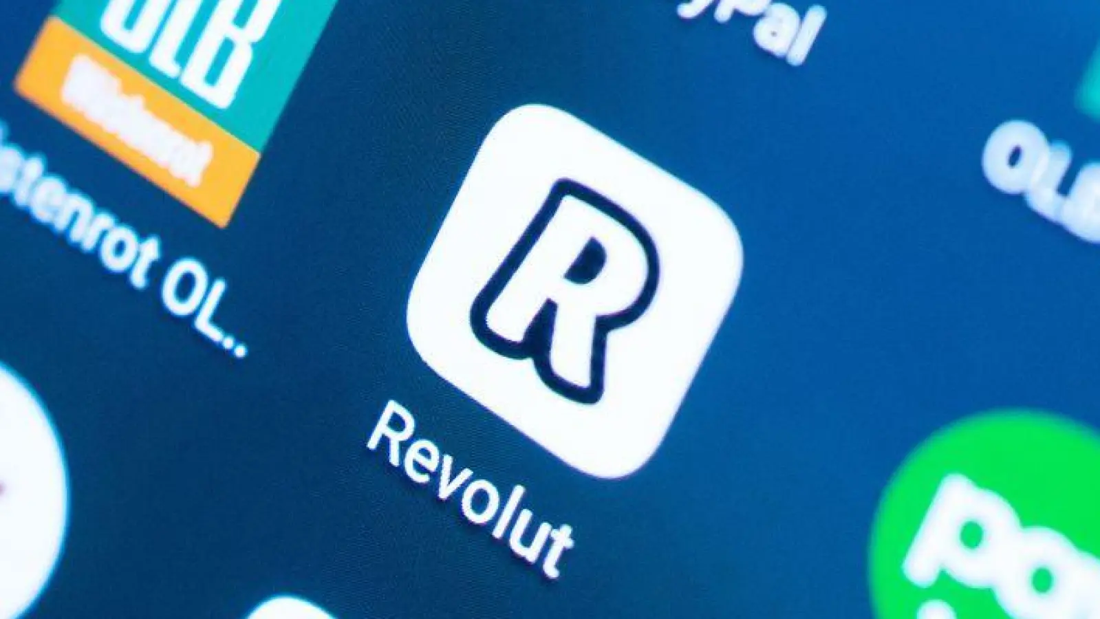 Die Digitalbank Revolut will mit ihrer Finanzplattform zum globalen Finanzanbieter aufsteigen (Symbolbild). (Foto: Monika Skolimowska/dpa-Zentralbild/dpa)