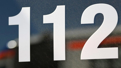 Die Feuerwehr und der Rettungsdienst rückten aus. (Symbolbild) (Foto: Patrick Seeger/dpa)