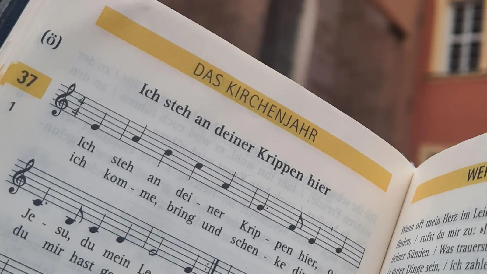 Für Anne Barkowski und Hans Hauptmann hat das Weihnachtslied „Ich steh an deiner Krippen hier” eine besondere Bedeutung. (Foto: Anna Franck)