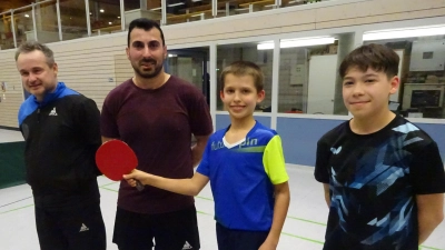 Die Finalteilnehmer in der A-Klasse, von links: Thomas Godek, Özer Kartal sowie die beiden Sieger Julius Werner und Timo Westphal. (Foto: Karlheinz May)