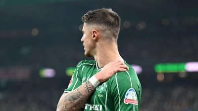 Werder bangt vor dem Spiel in Augsburg um Kapitän Marco Friedl. (Archiv) (Foto: Carmen Jaspersen/dpa)