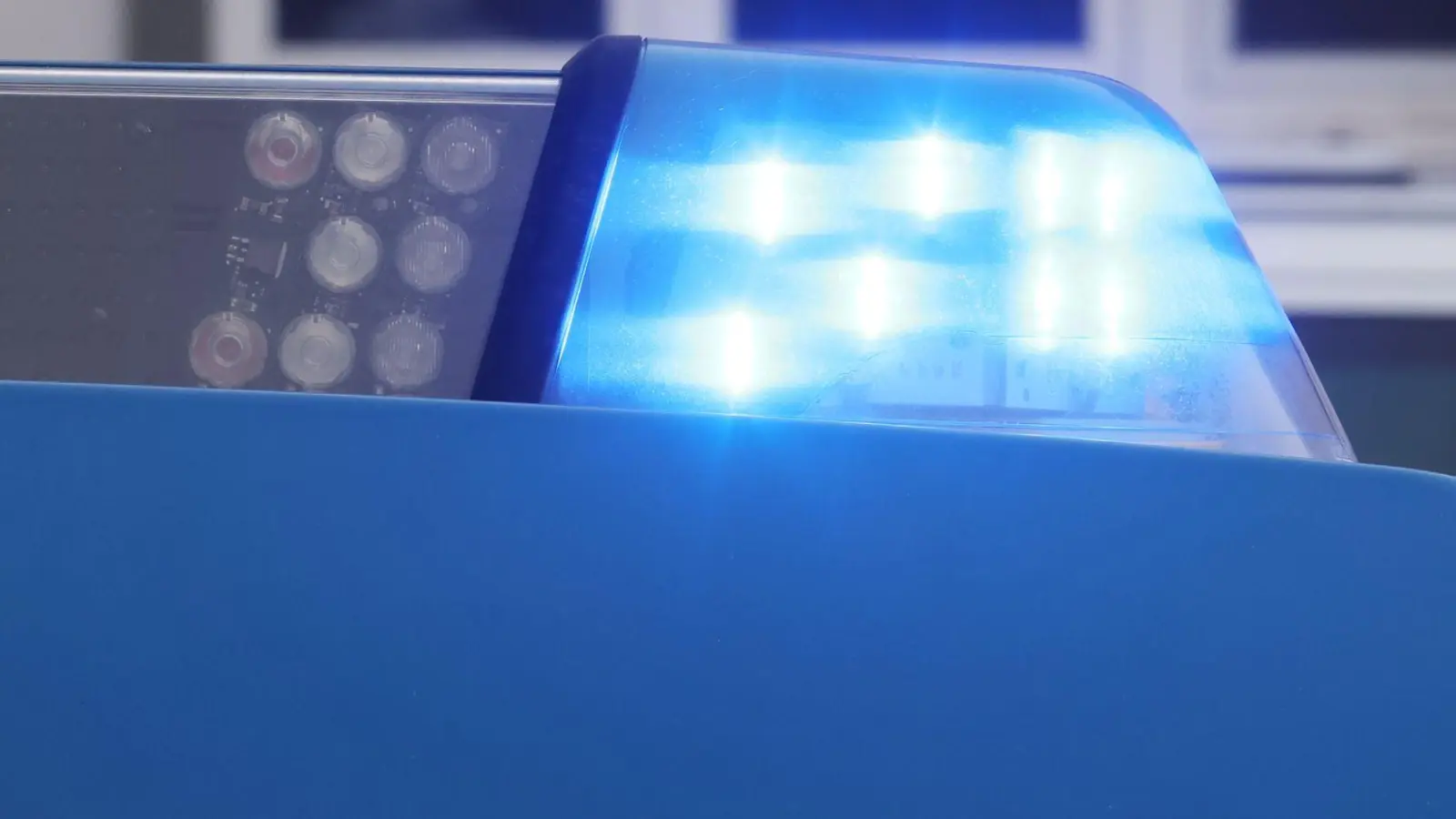 Bei einem Unfall in Niederbayern ist eine 65-Jährige gestorben. (Symbolbild) (Foto: Bodo Schackow/dpa)