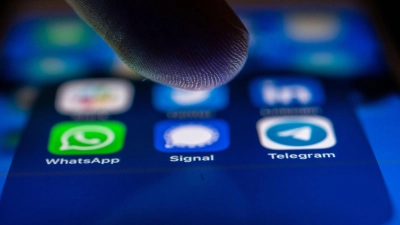 Signal ermöglicht jetzt Umfragen direkt im Gruppenchat: Entscheidungen lassen sich unkompliziert gemeinsam treffen. (Foto: Zacharie Scheurer/dpa-tmn)