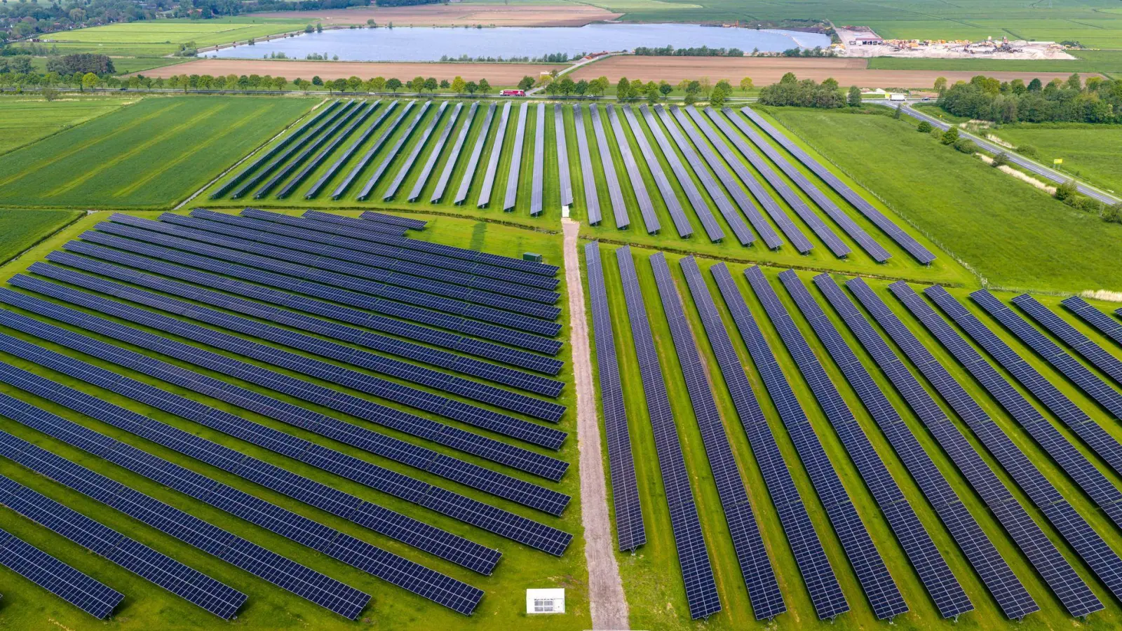 Die Grünen erwarten, dass der Ausbau von Erneuerbaren und Speichern die Energiepreise drückt. (Archivbild) (Foto: Sina Schuldt/dpa)