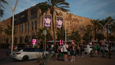 Der „Megapark“ läutet die beiden Closing-Wochenenden ein. (Foto: Clara Margais/dpa)