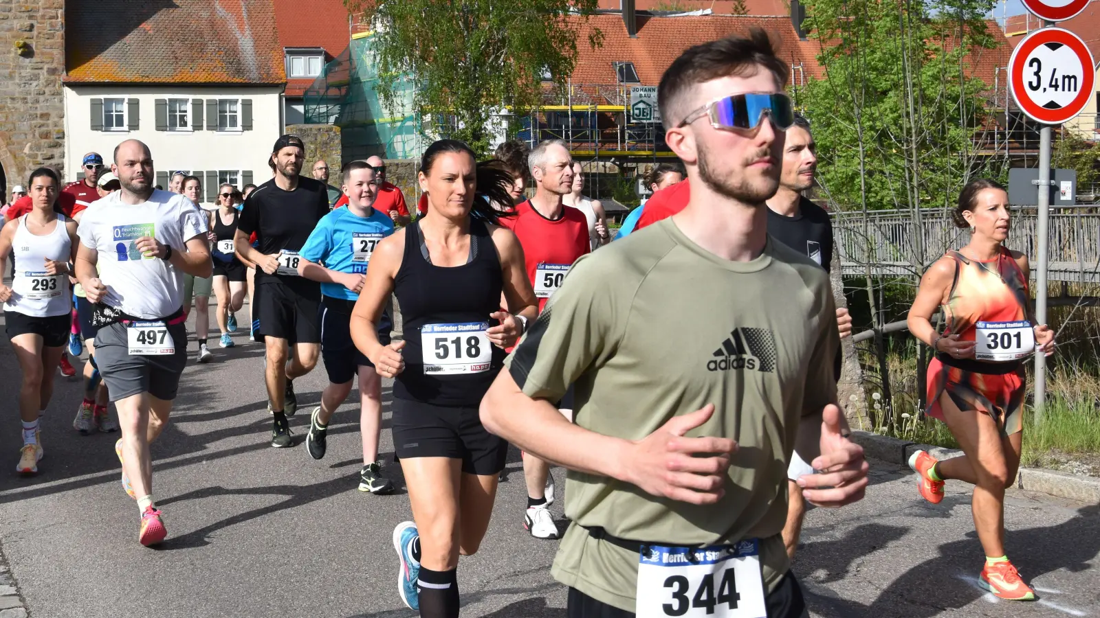 Zum Herrieder Stadtlauf werden wieder zahlreiche Läufer und Zuschauer erwartet. Seien auch Sie dabei! (Foto: Jörg Behrendt)