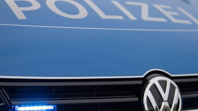 Die Klinik informierte die Polizei in der Nacht auf Sonntag darüber, dass der Mann von einem genehmigten Ausgang nicht zurückgekehrt sei. (Symbolbild) (Foto: Lino Mirgeler/dpa)