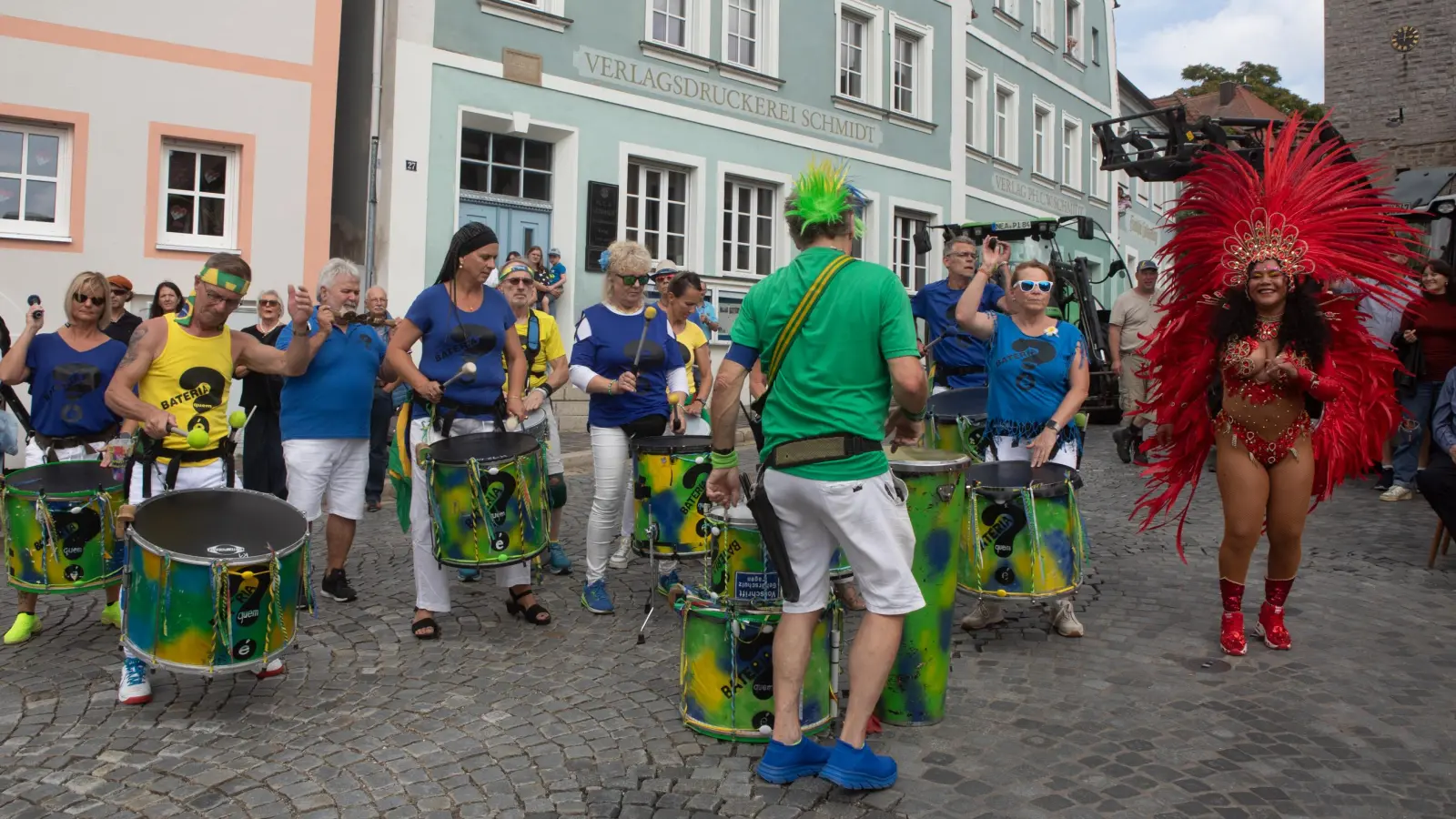 Heiße Rhythmen am Rande des großen Festumzugs. (Foto: Evi Lemberger)