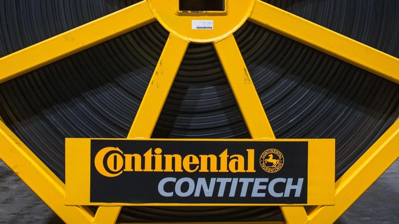 Continental verkauft seine Kunststofftechnik-Tochter Contitech - Gewerkschaft und Betriebsrat fordern vom Käufer Zusagen ein. (Archivbild) (Foto: Ole Spata/dpa)