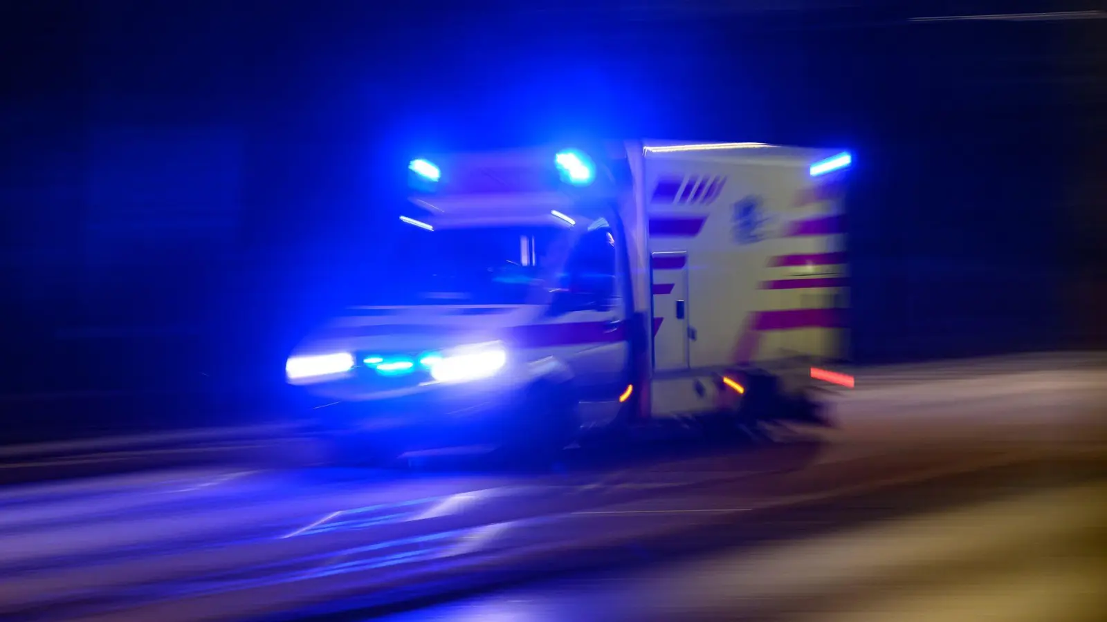 Der 37-Jährige kam mit schweren Brandverletzungen in ein Krankenhaus. (Symbolbild) (Foto: Robert Michael/dpa)