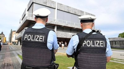 Am Bundesverfassungsgericht geht es um Befugnisse der Polizei. (Foto: Uli Deck/dpa)