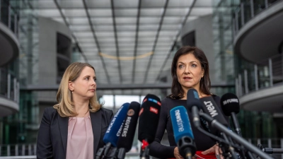 Die Ministerinnen kündigen ein neues Kapitel an. (Foto: Michael Kappeler/dpa)