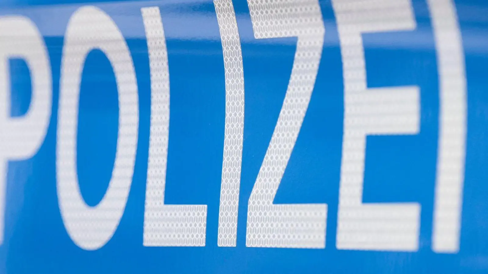 Die Polizei sucht nach dem Täter. (Symbolbild) (Foto: Boris Roessler/dpa)