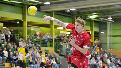 Phillip Schemm (in einem anderen Spiel) erzielte den letzten seiner fünf Treffer zum 29:38-Endstand in Allach. (Foto: Martin Rügner)