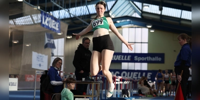 Emma Lautner segelte in der W15 zum Nordbayerischen Meistertitel im Weitsprung. (Foto: Theo Kiefner)