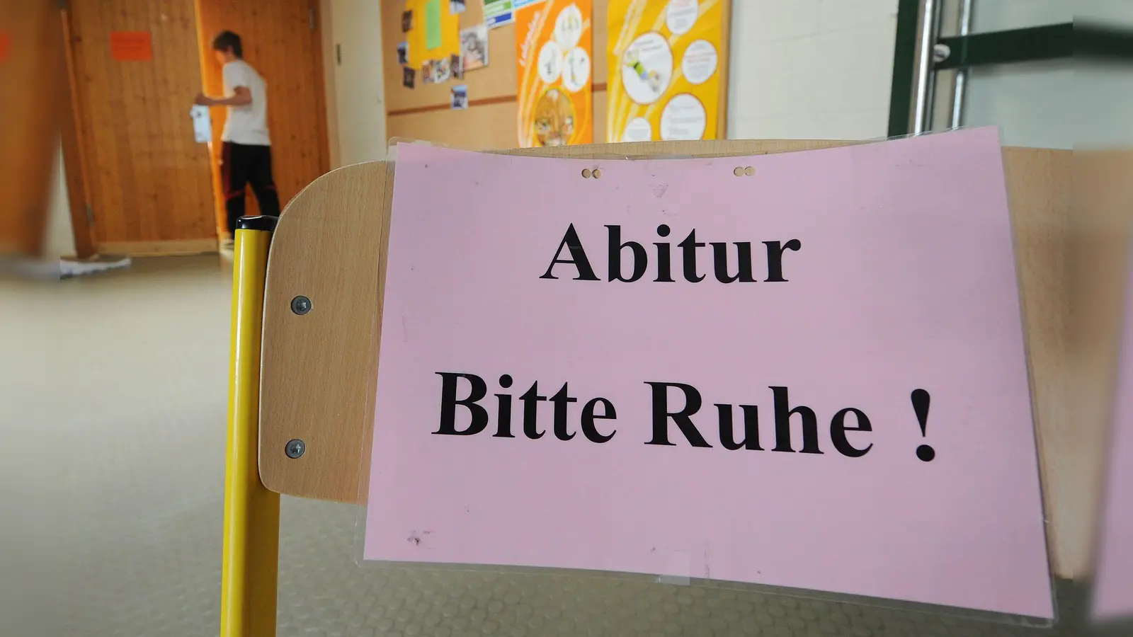 Es ist wieder so weit: Am Mittwoch beginnen die Abiturprüfungen im Freistaat. (Archivbild) (Foto: picture alliance / Armin Weigel/dpa)