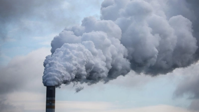 Der Emissionshandel schaufelt jedes Jahr mehr Geld in die Staatskasse. Bayern will nun per Bundesrat Länder und Kommunen von den Einnahmen profitieren lassen. (Symbolbild) (Foto: Jan Woitas/dpa)