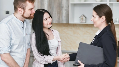 Welche Verbesserungspotenziale bietet meine Immobilie? Die Antwort auf diese Frage ist individuell verschieden und hängt von Faktoren wie Gebäudealter, Bausubstanz und finanziellen Möglichkeiten ab. Eine professionelle Energieberatung durch einen zertifizierten Energieeffizienzexperten hilft, den Überblick zu gewinnen. (Foto: Pexels)