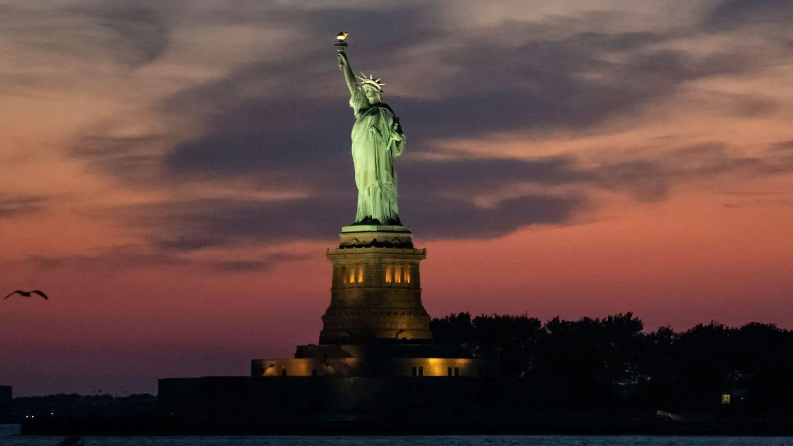 Unglück im New Yorker Hafen: Frau und Kind sterben, nachdem ihr Boot kentert. (Archivbild) (Foto: Kostas Lymperopoulos/CSM via ZUMA Wire/dpa)