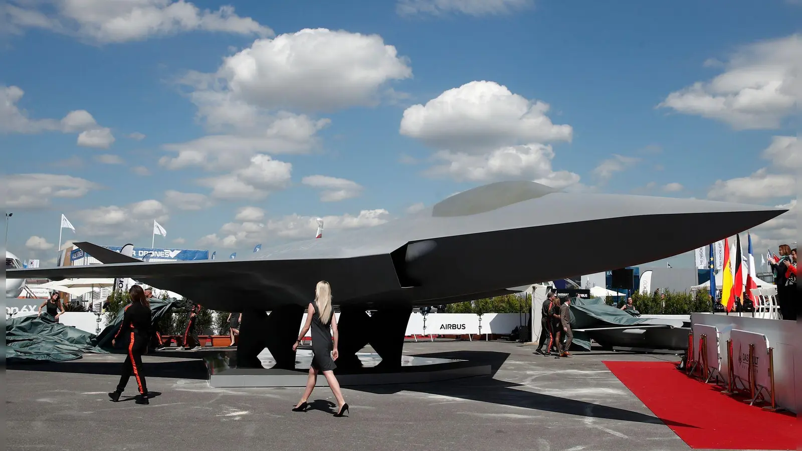 Das Ringen um das deutsch-französische Luftkampfprojekt FCAS geht erst einmal weiter. (Archivbild) (Foto: Benoit Tessier/POOL Reuters/AP/dpa)