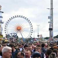 Das Oktoberfest wird dieses Jahr zur Kulisse für einen Film. (Symbolbild) (Foto: Felix Hörhager/dpa)