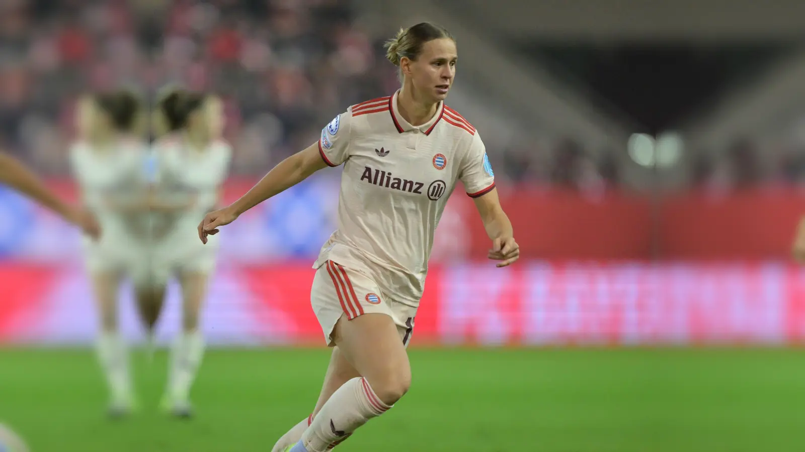 Trifft für den FC Bayern in Hoffenheim: Klara Bühl (Foto: Peter Kneffel/dpa)