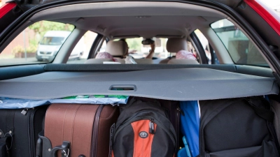 Sicherer Start in den Urlaub: Ein kurzer Check vor der Abfahrt sorgt für eine entspannte und sichere Reise. (Foto: Silvia Marks/dpa-tmn)
