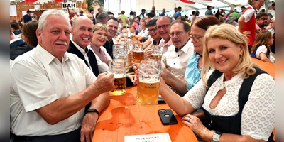 Bürgermeisterin Dr. Birgit Kreß wünscht allen schöne, fröhliche und friedliche Kirchweihtage in Markt Erlbach. (Foto: Gudrun Schwarz-Köhler)
