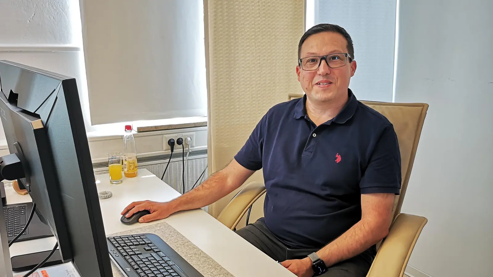 Bekam es gleich in seiner ersten Amtswoche mit einer Angelegenheit zu tun, die in keiner Stellenbeschreibung steht: der Wörnitzer Bürgermeister Oliver Frank. (Foto: Jürgen Binder)