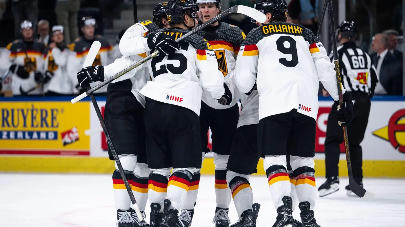 Das deutsche Eishockey-Team trat gegen die USA verbessert auf.  (Foto: Andreas Becker/KEYSTONE/dpa)