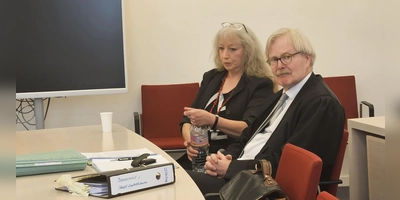 Erfolgreich am Bayerischen Verwaltungsgerichtshof in München: Sandra Bonnemeier und ihr Rechtsanwalt Dr. Jochim Thietz-Bartram. (Foto: Wolfgang Grebenhof)