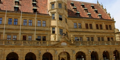 Im Sitzungssaal des Rothenburger Rathauses wird sich ab Mai einiges verändern. (Foto: Clarissa Kleinschrot)