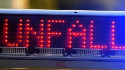 Bei einem Unfall am Freitagabend auf der A6 bei Lichtenau in Richtung Nürnberg wurde ein 19-Jähriger schwer verletzt. (Symbolbild: Stefan Puchner/dpa)