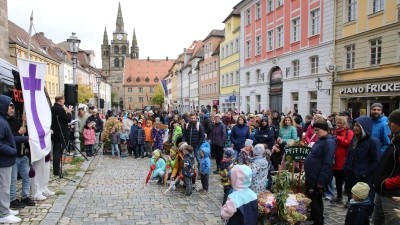 Am Erntedanksonntag zogen 30 Wagen mit Spenden für den Kastanienhof zur Johanniskirche.  (Foto: Alexander Biernoth)