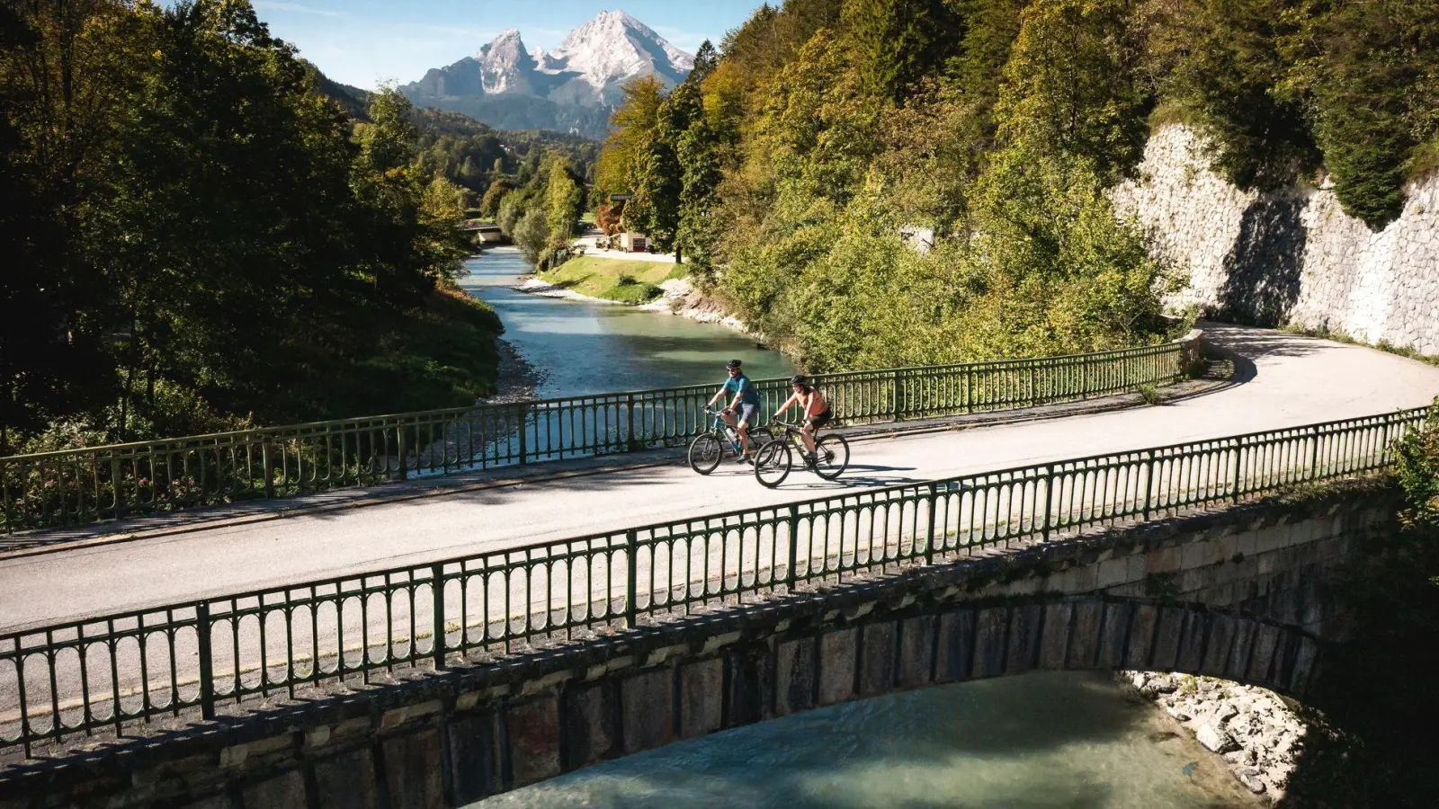 Der Fernradweg Salzschleife folgt historischen Salzhandelswegen und wurde nun um 67 Kilometer bis nach Salzburg erweitert. (Foto: Klaus Listl/Bergerlebnis Berchtesgaden/dpa-tmn)