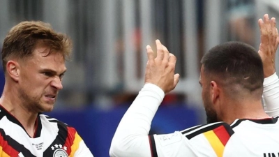 Ein typischer Joshua Kimmich beim Jubeln mit geballten Fäusten nach seiner Torvorlage für Deniz Undav. (Foto: Christian Charisius/dpa)