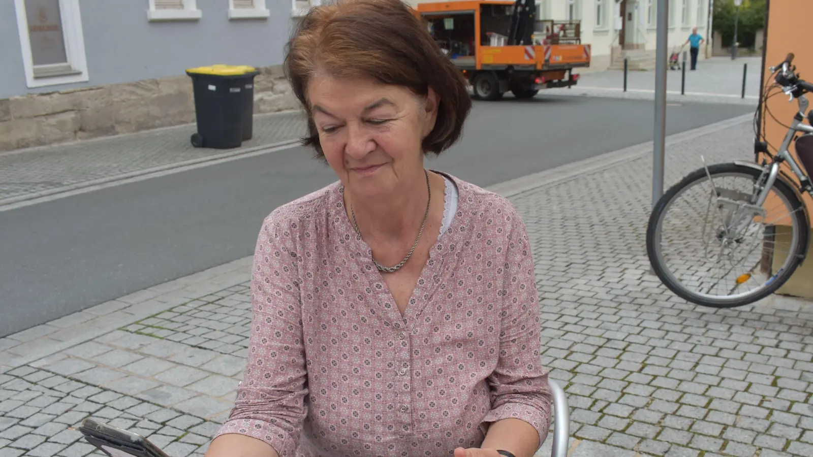 Ingrid Tisch-Rottensteiner, Vorsitzende des Neustädter Seniorenrats, bedauert, dass viele Angebote nur noch digital abrufbar sind. (Foto: Ute Niephaus)