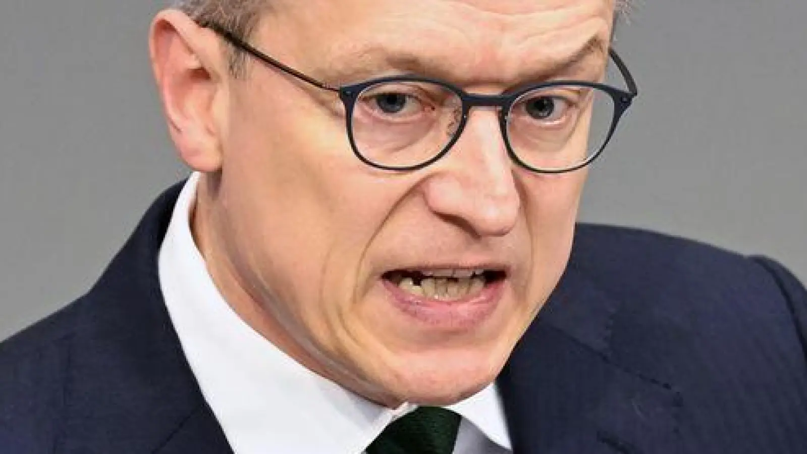 Minister Wildberger: KI wird Programmierer und Callcenter-Beschäftigte ersetzen. (Archivbild) (Foto: Lilli Förter/dpa)